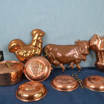LOT 416. VINTAGE COPPER MOLDS AND COPPER PAN