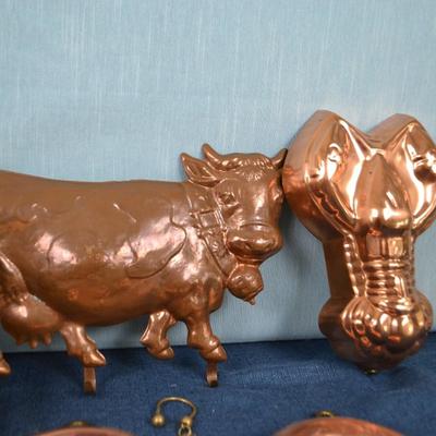 LOT 416. VINTAGE COPPER MOLDS AND COPPER PAN