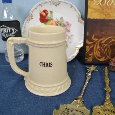 LOT 418 HOME DECOR AND KITCHEN TOOLS