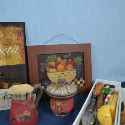 LOT 418 HOME DECOR AND KITCHEN TOOLS