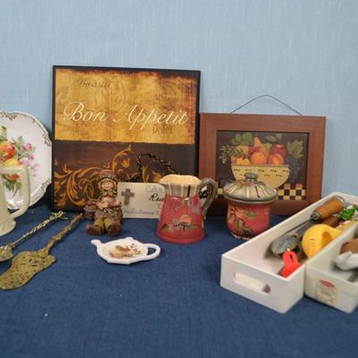 LOT 418 HOME DECOR AND KITCHEN TOOLS