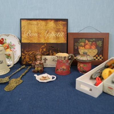 LOT 418 HOME DECOR AND KITCHEN TOOLS