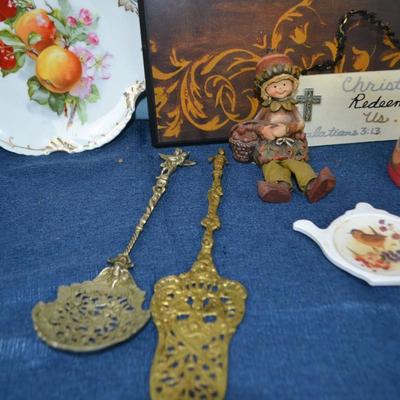 LOT 418 HOME DECOR AND KITCHEN TOOLS