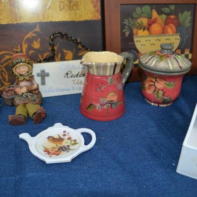 LOT 418 HOME DECOR AND KITCHEN TOOLS