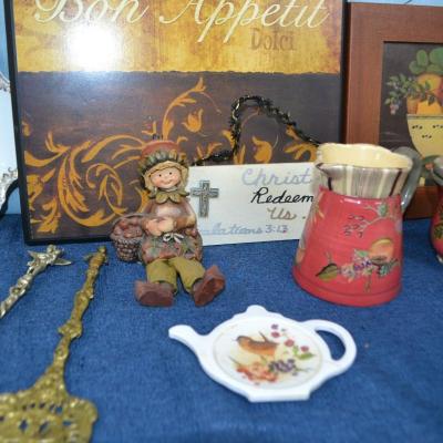 LOT 418 HOME DECOR AND KITCHEN TOOLS