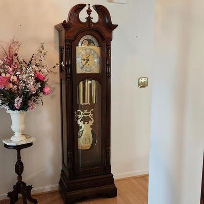 Sligh Grandfather Clock 24x15x81