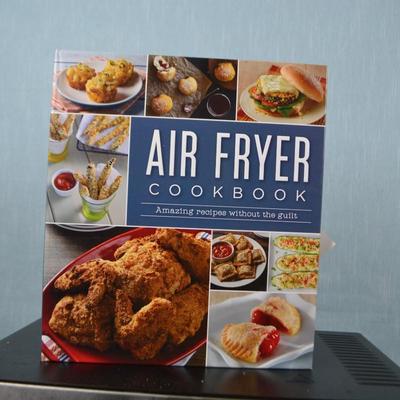 LOT 421.  GOURMIA AIR FRY TOASTER OVEN AND AIR FRYER COOK BOOK