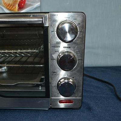 LOT 421.  GOURMIA AIR FRY TOASTER OVEN AND AIR FRYER COOK BOOK