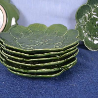 LOT 422   EIGHT SALAD PLATES