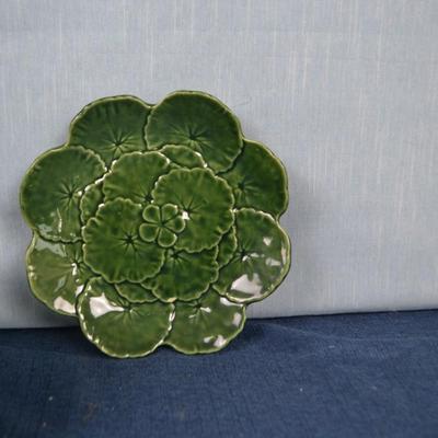 LOT 422   EIGHT SALAD PLATES