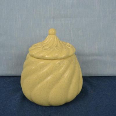 LOT 423. VINTAGE SWIRL COOKIE JAR