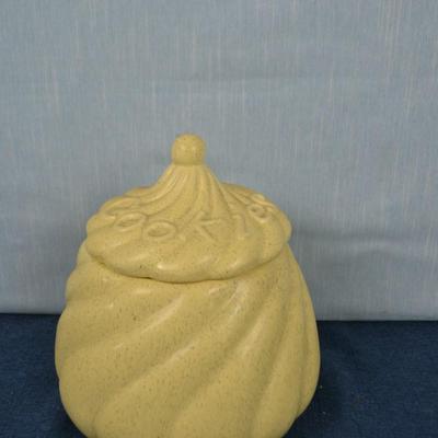 LOT 423. VINTAGE SWIRL COOKIE JAR