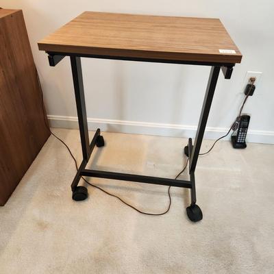 Small Sturdy Office Work table on Wheels 20x16x25