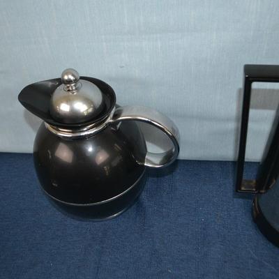 LOT 426 VINTAGE COFFEE POT AND COFFEE SERVER