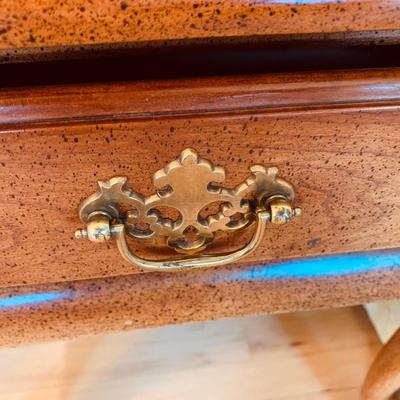 Clean End Table - LOT 27