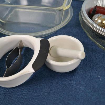LOT 443. BAKEWARE AND COOKWARE