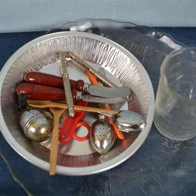 LOT 443. BAKEWARE AND COOKWARE