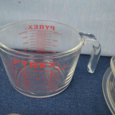 LOT 443. BAKEWARE AND COOKWARE
