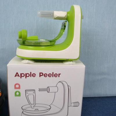 LOT 445. APPLE PEELER AND WAFFLE MAKER