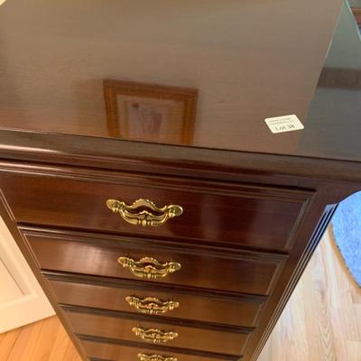 Clean Mahogany Bachelors Lingerie Chest w/ Side Jewelry Case - LOT 38