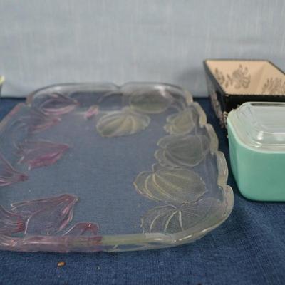 LOT 453. BAKEWARE, GLASSWARE