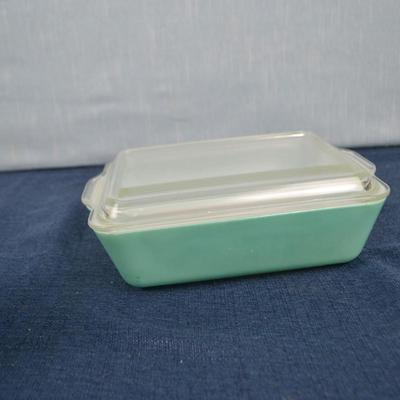 LOT 453. BAKEWARE, GLASSWARE