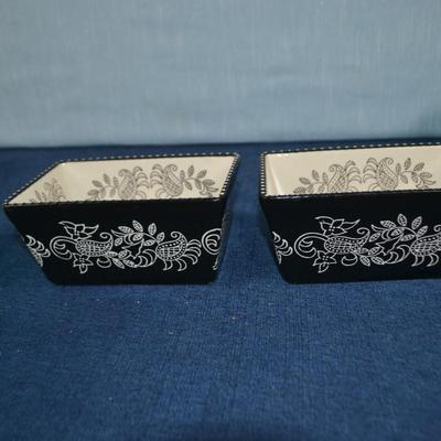 LOT 453. BAKEWARE, GLASSWARE