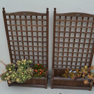 LOT 464. PAIR OF WOOD PLANTER BOXES WITH TRELLIS