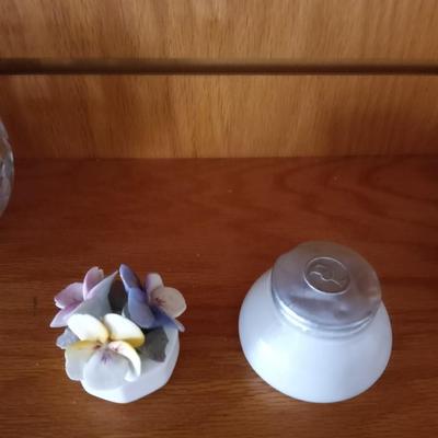 COLLECTIBLE VANITY JARS AND CONTAINERS