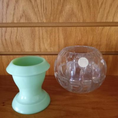 COLLECTIBLE VANITY JARS AND CONTAINERS