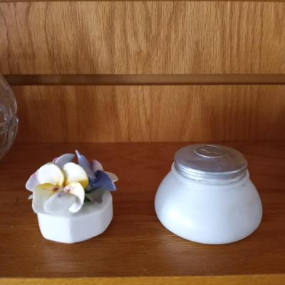 COLLECTIBLE VANITY JARS AND CONTAINERS