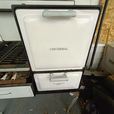 UNIVERSAL VINTAGE STOVE