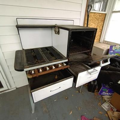 UNIVERSAL VINTAGE STOVE