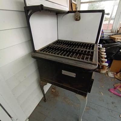 UNIVERSAL VINTAGE STOVE