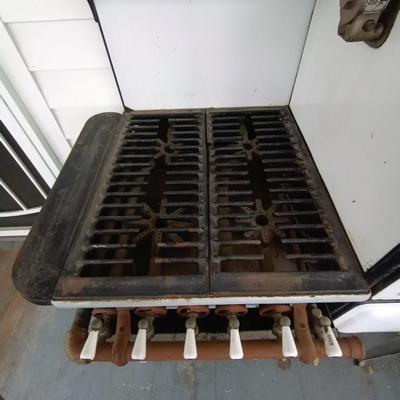 UNIVERSAL VINTAGE STOVE