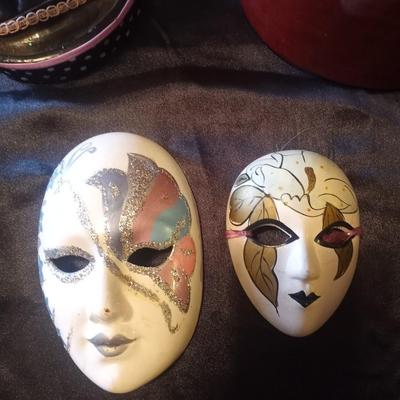 COLLECTIBLE MASKS AND CERAMIC LADY SHAPE VASE