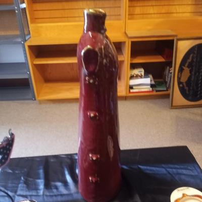 COLLECTIBLE MASKS AND CERAMIC LADY SHAPE VASE