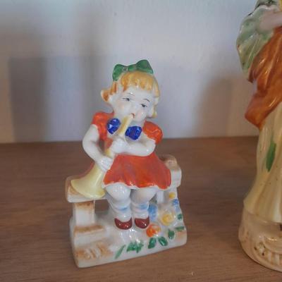 PORCELAIN FIGURES MAN, WOMAN, LITTLE GIRL AND A SWAN