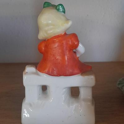 PORCELAIN FIGURES MAN, WOMAN, LITTLE GIRL AND A SWAN