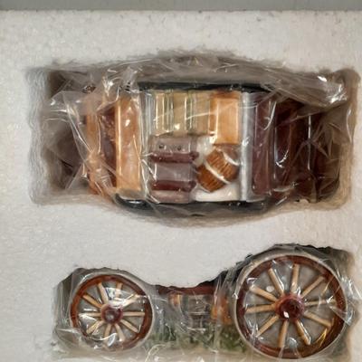 JOHN WAYNE "STAGECOACH" SALT & PEPPER SHAKERS AND CHAPTER 8 NATHANIEL FIGURE