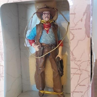 JOHN WAYNE "STAGECOACH" SALT & PEPPER SHAKERS AND CHAPTER 8 NATHANIEL FIGURE