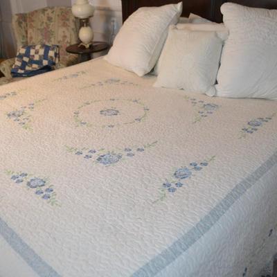 LOT 465. PILLOWS AND BEDSPREAD