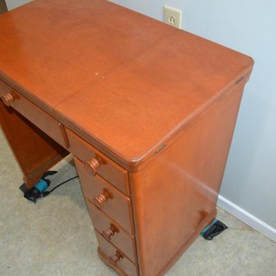 LOT 467. VINTAGE WHITE SEWING MACHINE IN SEWING CABINET WHITE SEWING MACHINE CORP