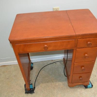 LOT 467. VINTAGE WHITE SEWING MACHINE IN SEWING CABINET WHITE SEWING MACHINE CORP
