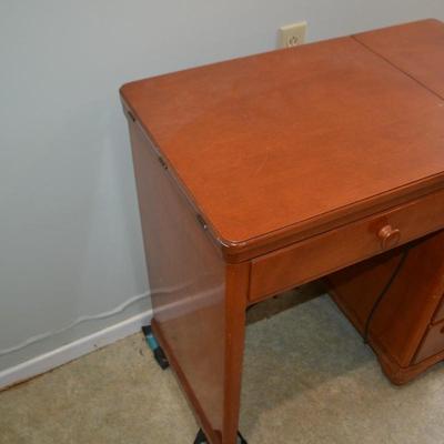 LOT 467. VINTAGE WHITE SEWING MACHINE IN SEWING CABINET WHITE SEWING MACHINE CORP