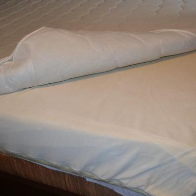 LOT 468. QUEEN BED WITH MATTRESS, HEADBOARD AND FOOTBOARD