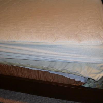 LOT 468. QUEEN BED WITH MATTRESS, HEADBOARD AND FOOTBOARD