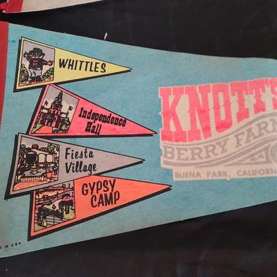 TWO VINTAGE SOUVENIR PENNANTS KNOTTS BERRY FARM & KENNEDY SPACE STATION