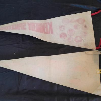 TWO VINTAGE SOUVENIR PENNANTS KNOTTS BERRY FARM & KENNEDY SPACE STATION