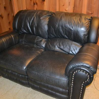 LOT 472  LEATHER LOVE SEAT
